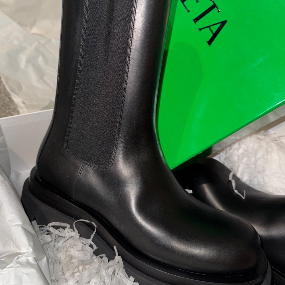Bottega Veneta Chelsea Boots - Picture 3 of 5